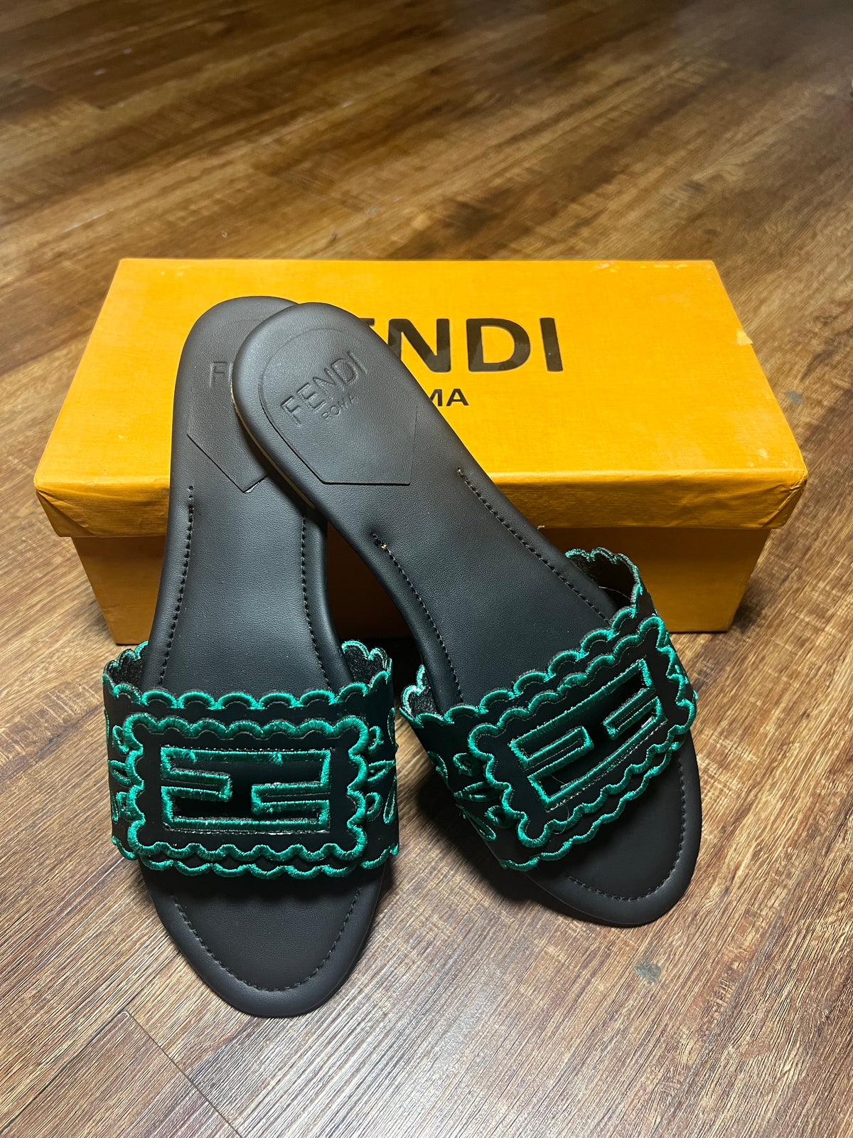 Fendi Slides - Green & Black