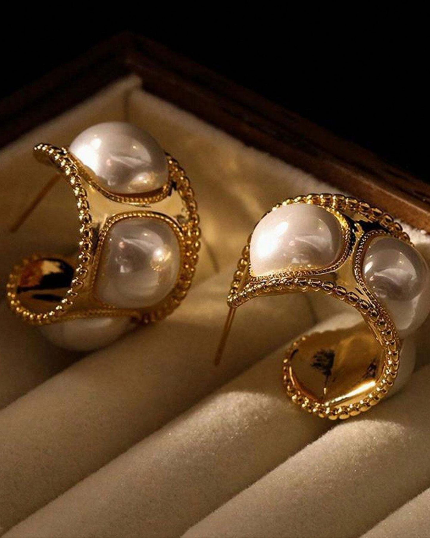 MONO STUDS