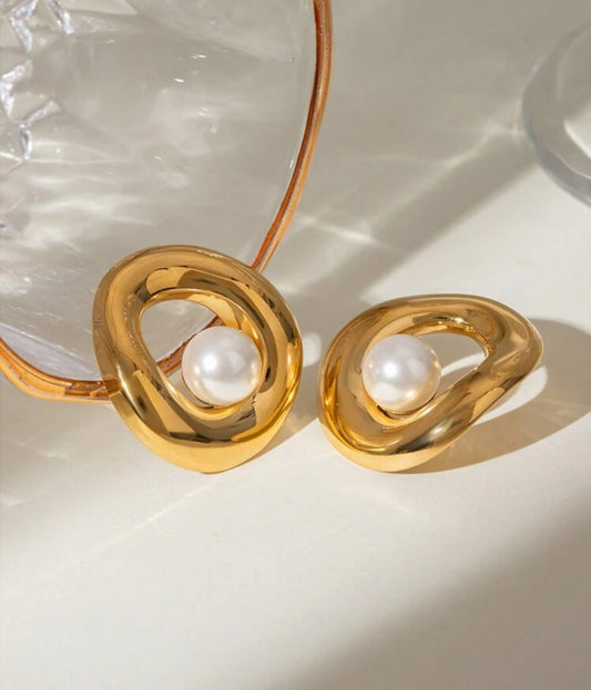 Pearla Studs