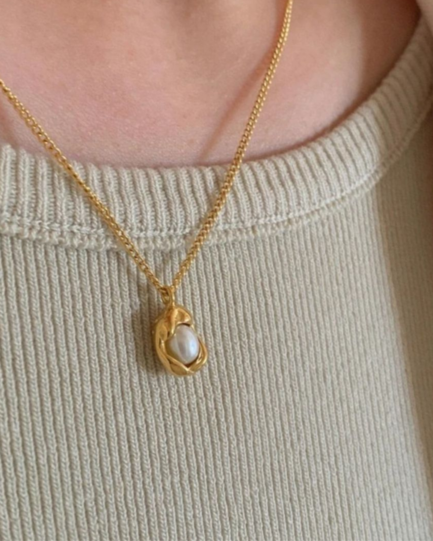 Pearl Glow Pendant