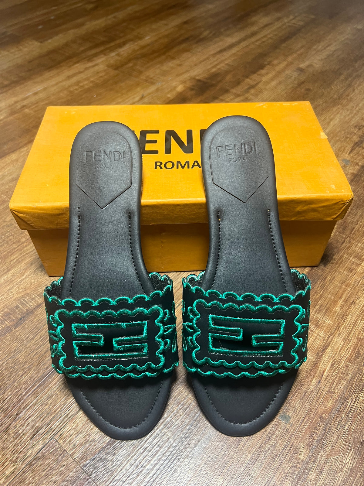 Fendi Slides - Green & Black